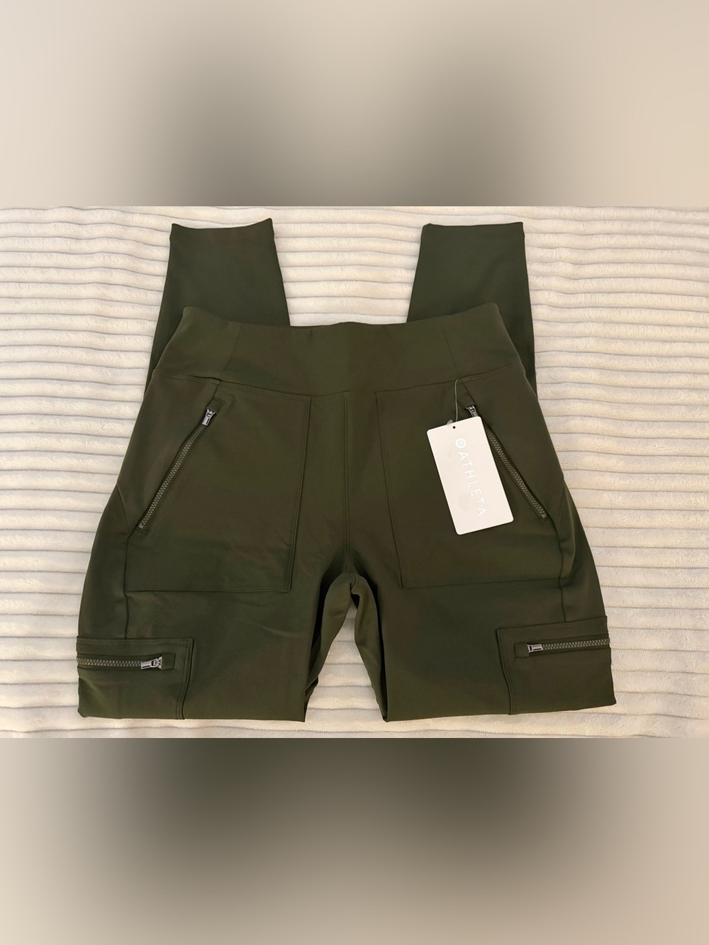 Athleta Olive Green Headlands Hybrid Cargo Tight - Picture 5 of 16